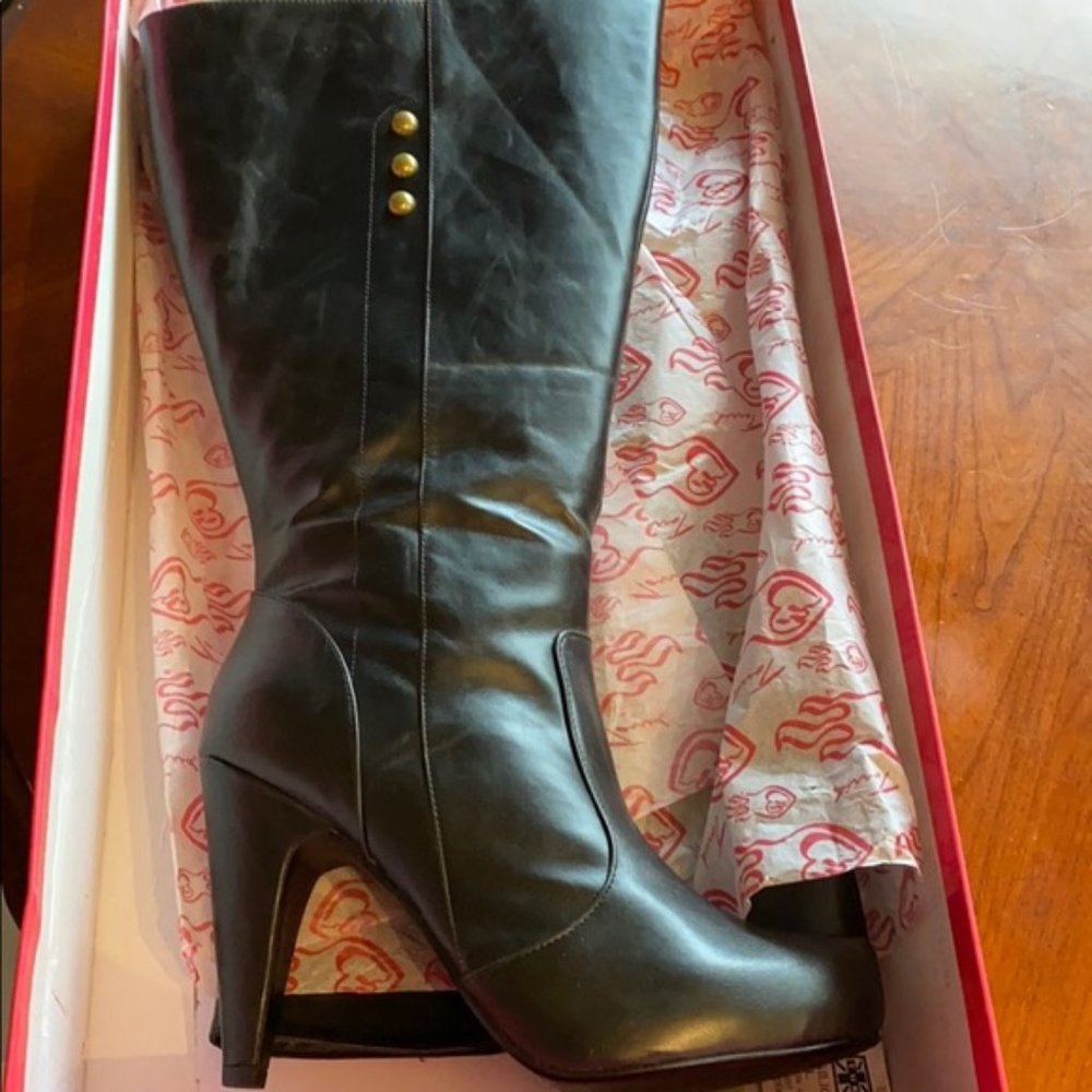 Torrid Size 10 knee boots